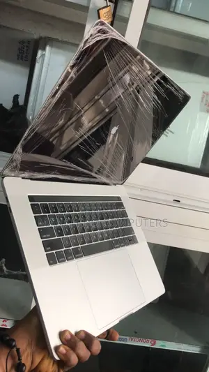 Laptop Apple MacBook Pro 2017 16GB Intel Core i7 SSD 512GB