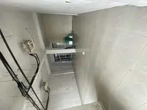 Showroom to Let