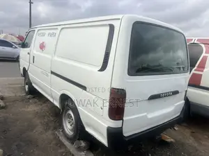 Toyota HiAce 1999 White