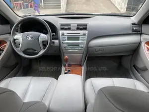 Toyota Camry XLE V6 4dr Sedan (3.5L 6cyl 6AM) 2010 Silver