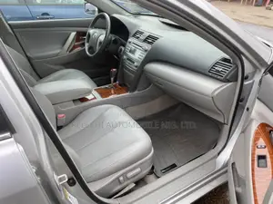 Toyota Camry XLE V6 4dr Sedan (3.5L 6cyl 6AM) 2010 Silver