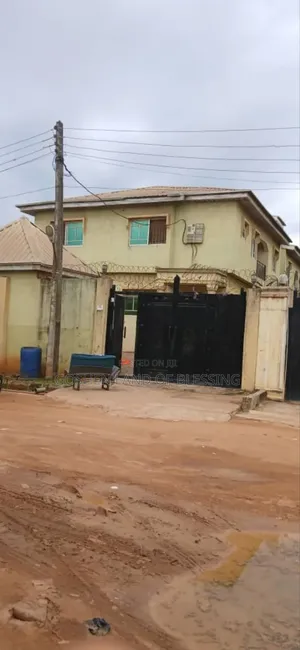 5bdrm Duplex in Glory Land Estate for sale