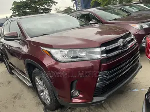 Toyota Highlander XLE V6 4x4 (3.5L 6cyl 6A) 2016 Red