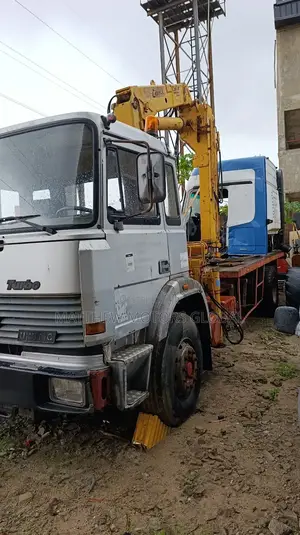 Clean Foreign Used Iveco Flatbed Truck With 8 Tons Hiab