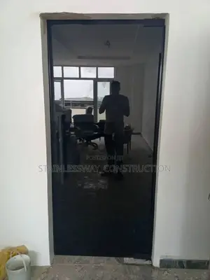 Swing Door in/Out