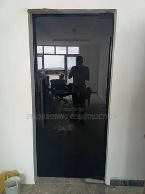 Swing Door in/Out