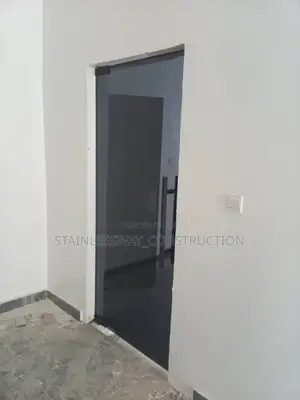 Swing Door in/Out