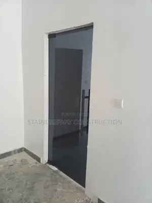 Swing Door in/Out