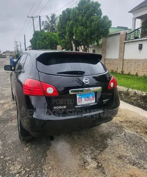 Photo - Nissan Rogue S 2012 Black