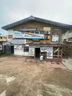 Photo - Shopping Complex