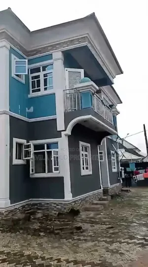 20bdrm Block of Flats in Benin City for sale