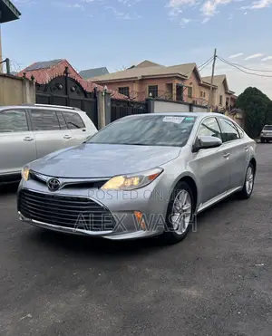 Photo - Toyota Avalon XLE Premium Sedan FWD (3.5L 6cyl 6A) 2013 Silver