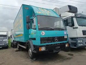 Mercedes-Benz Cargo 2005 Green