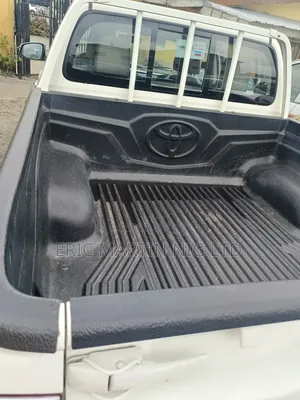 Toyota Hilux 2018 White