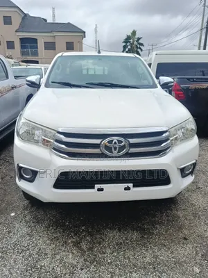 Toyota Hilux 2018 White