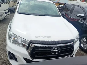 Toyota Hilux 2019 White