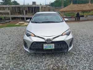 Photo - Toyota Corolla 2015 Silver