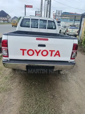 Toyota Hilux 2012 White
