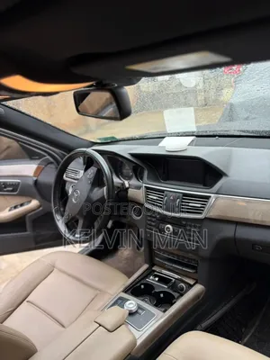 Photo - Mercedes-Benz E350 Base 4Matic Sedan AWD (3.5L 6cyl 7A) 2010 Blue