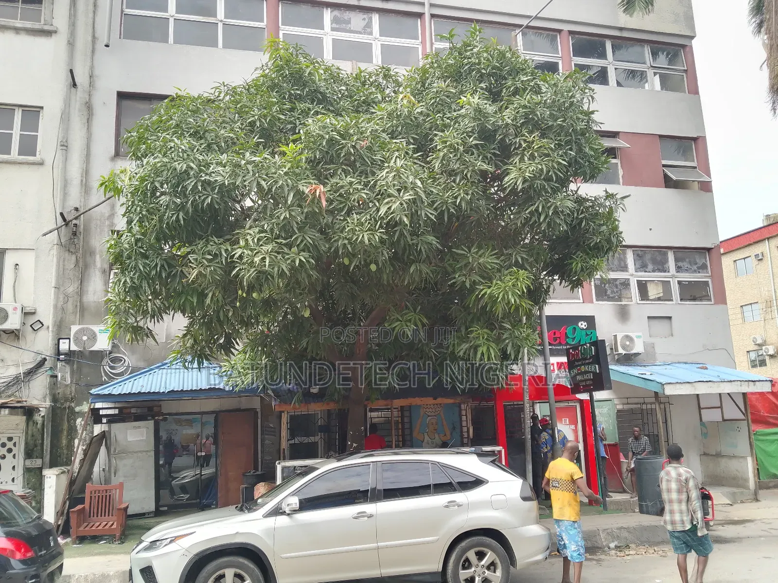 3 Stores Building Office Complex