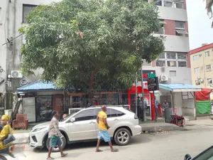 3 Stores Building Office Complex