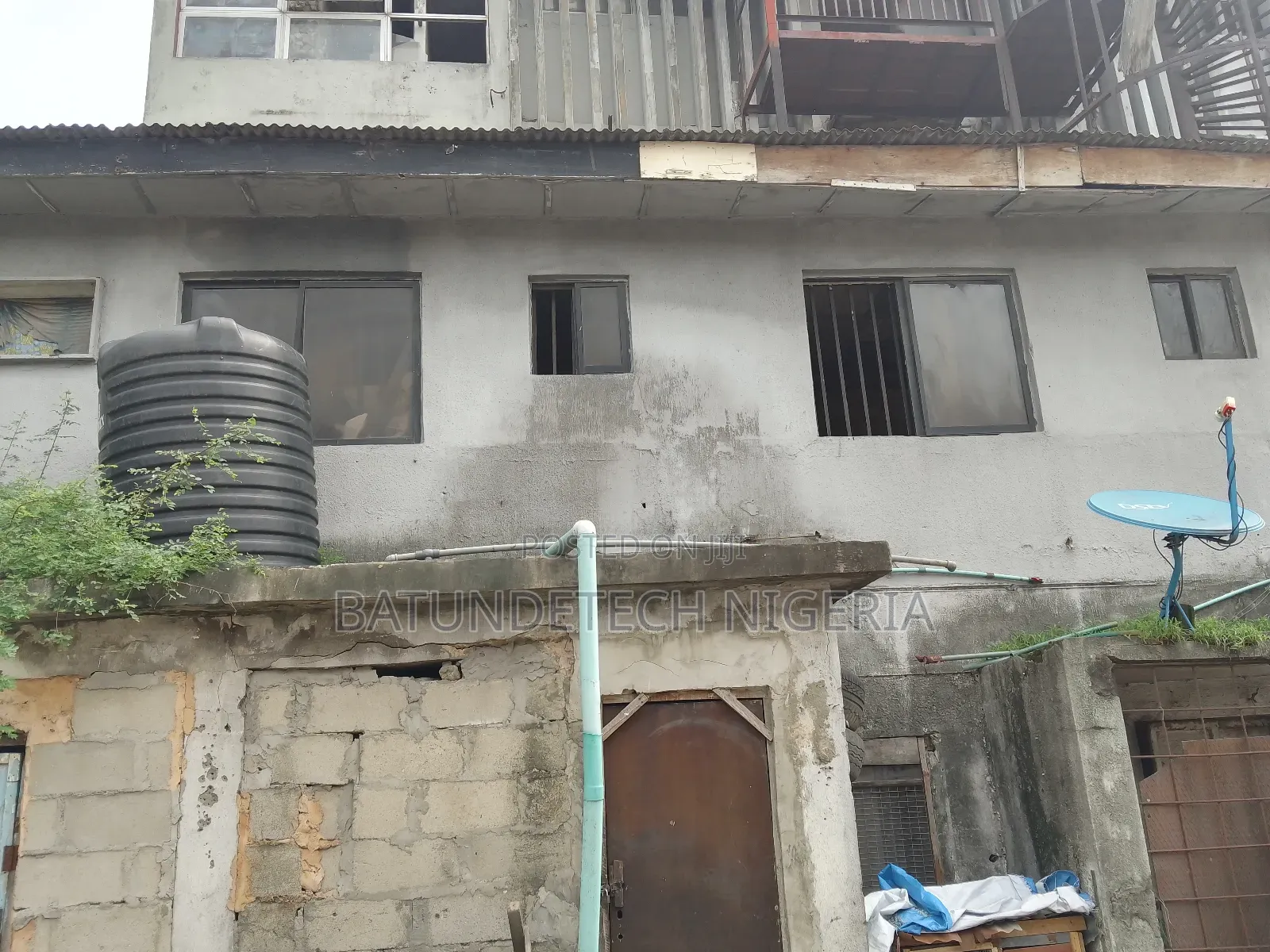 3 Stores Building Office Complex