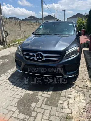 Photo - Mercedes-Benz GLE-Class GLE 350 2016 Gray