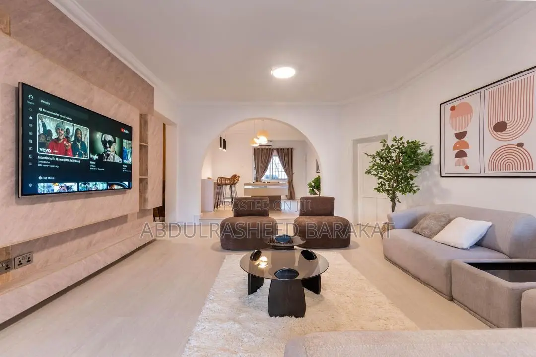 Luxury Two/Three Waterfront Apartment