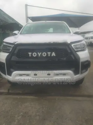 Toyota Hilux 2020 White