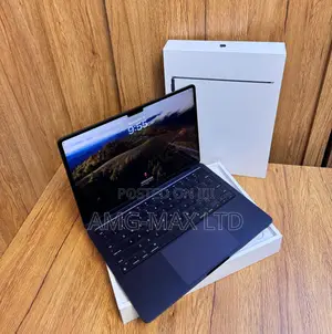 Laptop Apple MacBook Air 2024 M3 13-inch 16GB Apple M3 SSD 512GB