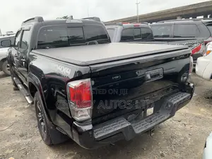 Toyota Tacoma 2017 Black