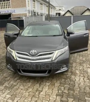 Photo - Toyota Venza Limited 4dr Wagon AWD (3.5L 6cyl 6A) 2015 Gray