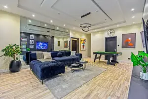 Luxury Three Bedroom Apartment With Pool Snooker Tennis
