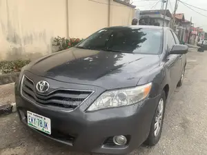Toyota Camry LE 4dr Sedan (2.5L 4cyl 6AM) 2010 Gray