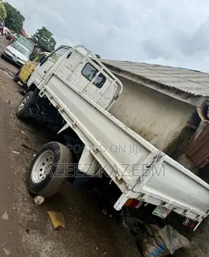 Photo - Toyota Dyna 150 Old Model at Affordable Price
