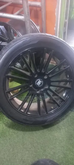 22,Inches Rim Wit Tyres For Tundra And Lexus 570