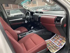 Toyota Hilux 2018 White