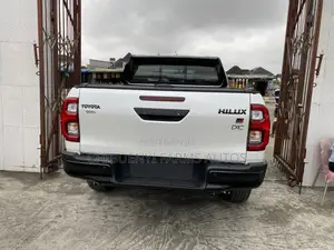 New Toyota Hilux 2025 White