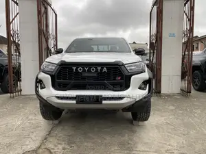 New Toyota Hilux 2025 White