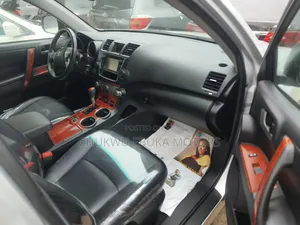 Toyota Highlander Limited 3.5l 4WD 2013 Silver