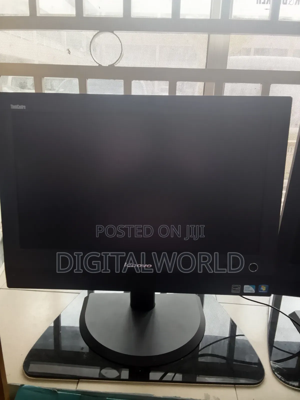 Desktop Computer Lenovo ThinkCentre M720 4GB Intel Pentium HDD 250GB