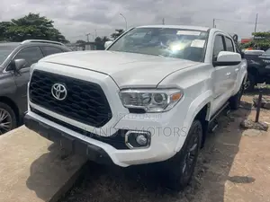 Toyota Tacoma SR5 2021 White
