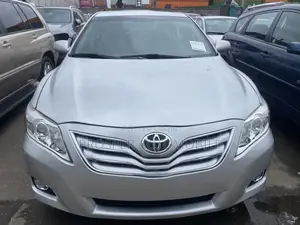Toyota Camry XLE V6 4dr Sedan (3.5L 6cyl 6AM) 2009 Silver