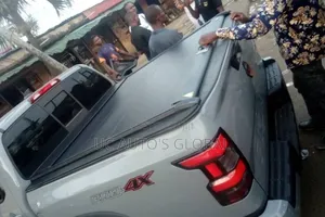 Booth Cover Roller With Key for Nissan Frontier 2024