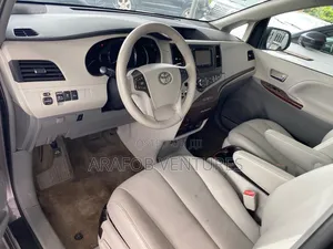 Toyota Sienna 2013 Gray