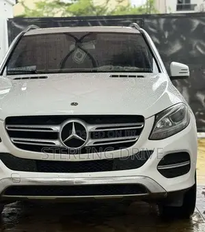 Photo - Mercedes-Benz GLE-Class GLE 350 2017 White