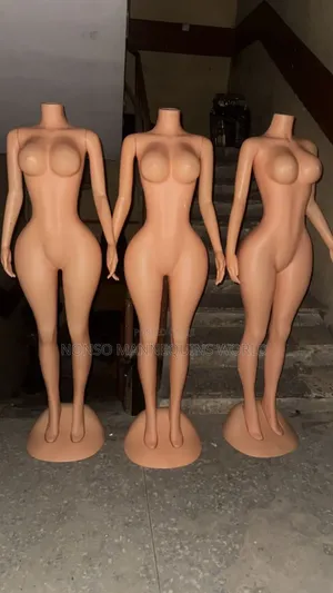 Big Bum Bum(Bbl) Female Head Less Plastic Mannequin