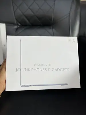 Photo - New Laptop Apple MacBook Air 2025 M4 13-Inch 16GB Apple M4 SSD 512GB