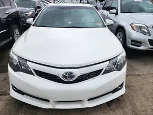 Toyota Camry SE Sport 4dr Sedan (2.5L 4cyl 6A) 2014 White