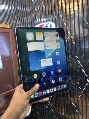 Photo - Apple iPad Air (2022) 128 GB